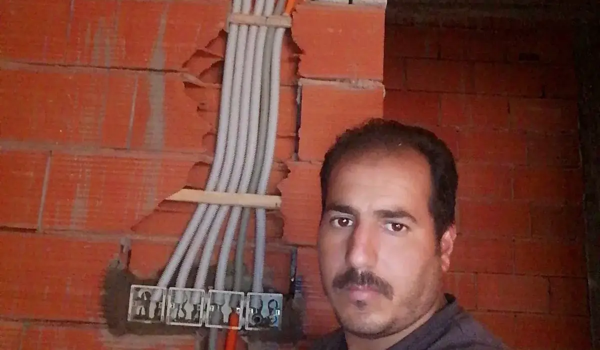 تأسيس شبكة كهرباء لعمارة بجدة - أثناء التنفيذ