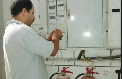 تأسيس شبكة كهرباء لعمارة في حي الحرازات بجدة - أثناء التنفيذ